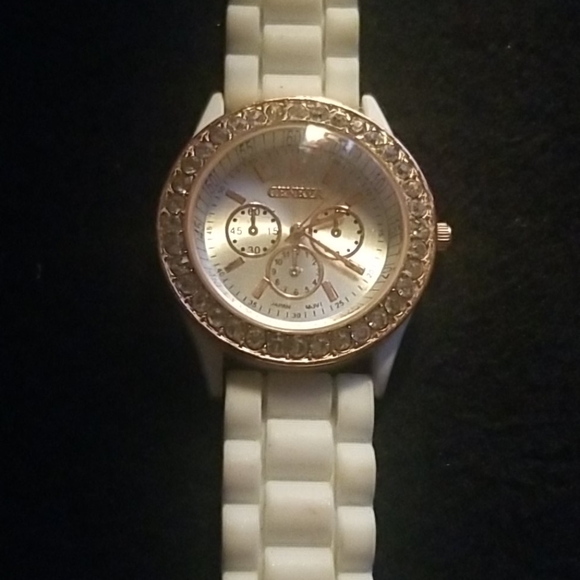 Women's White Silicon Geneva Watch - Picture 2 of 2